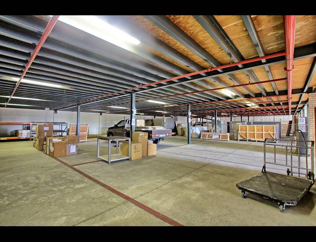 2,700M² WAREHOUSE TO LET IN HOOGLAND